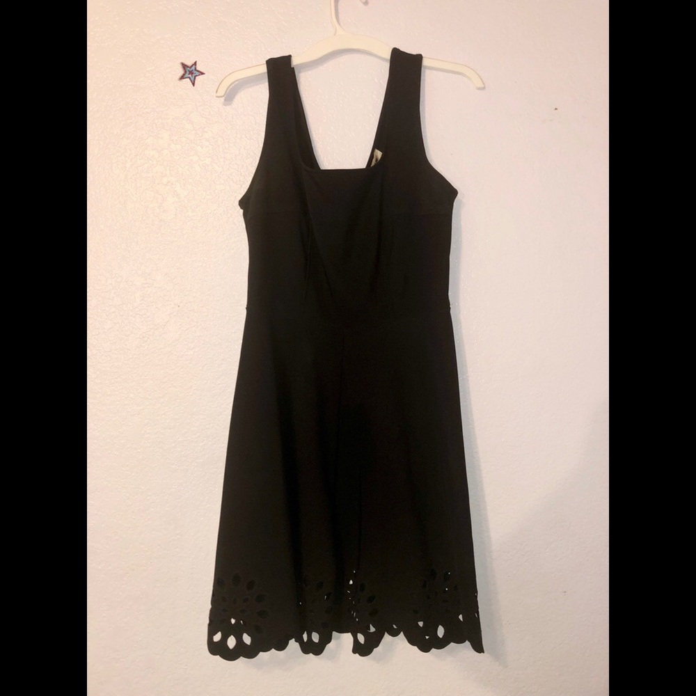 Black sleeveless dress